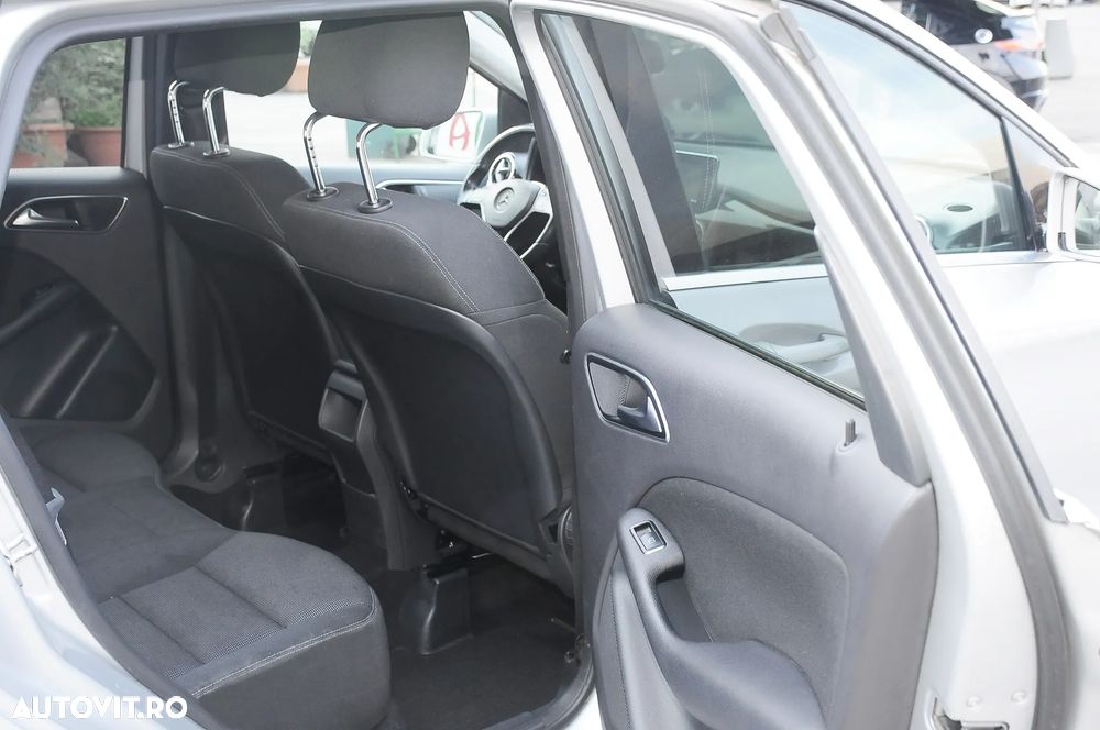 Mercedes-Benz B 180 - 8
