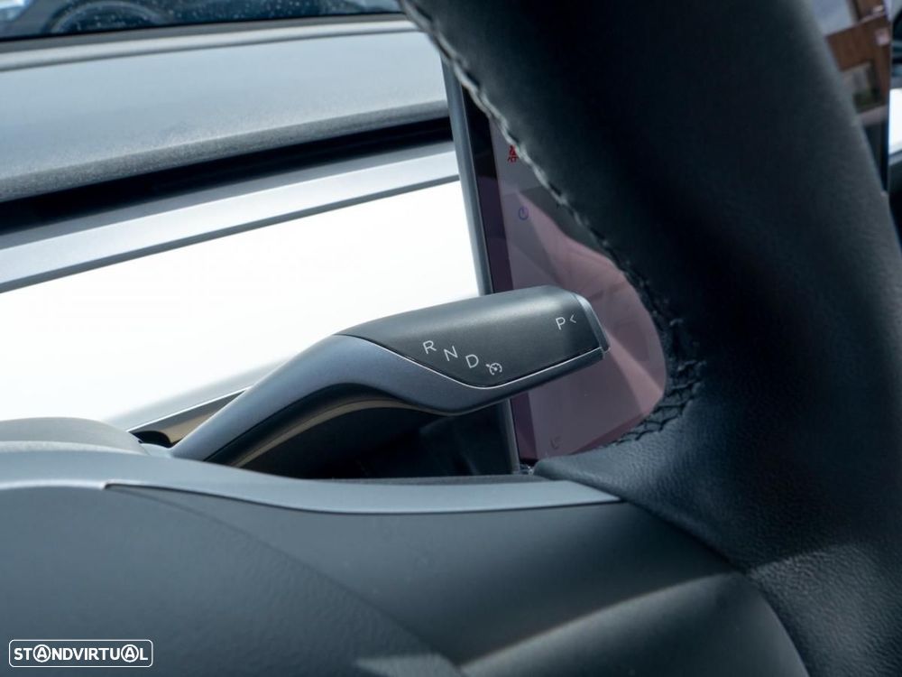 Tesla Model 3 Long-Range Dual Motor AWD - 32