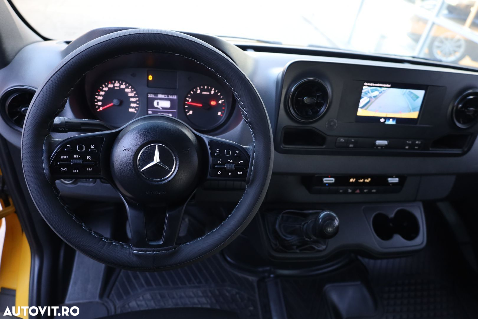 Mercedes-Benz Sprinter - 21