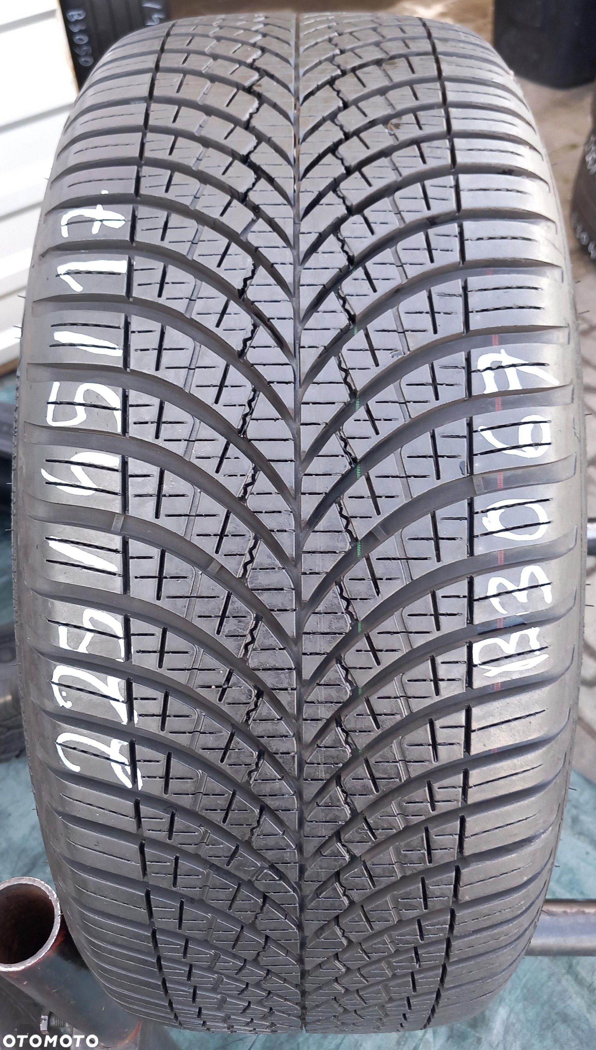 225/45/17 Goodyear Vector 4 Seasons 94W - 1
