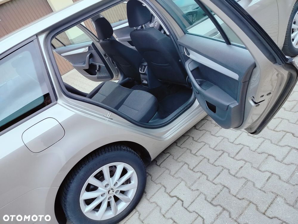 Skoda Octavia 1.6 TDI DPF DSG Active - 17