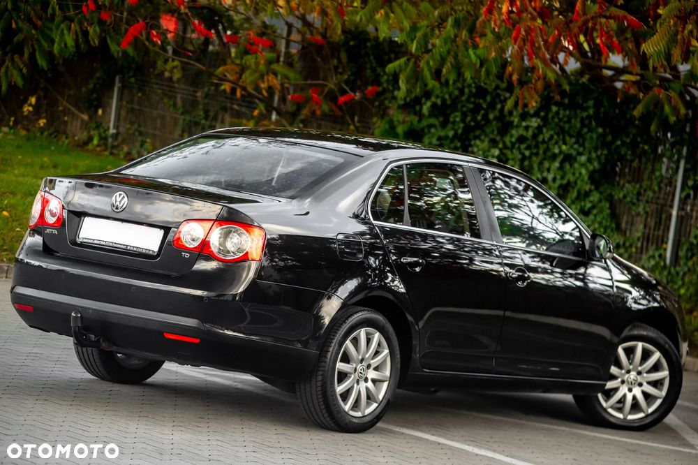 Volkswagen Jetta 1.6 TDI DPF Trendline - 4