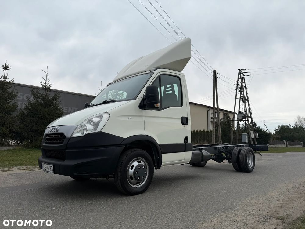 Iveco 35C15 * 3.0 / 150KM * Rama do zabudowy * Rozstaw osi: 4.1m * Koła bliźniacze * - 2