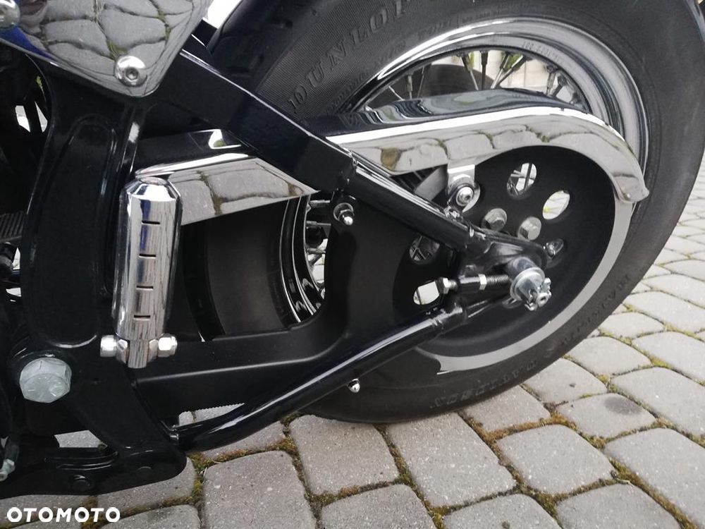 Harley-Davidson Softail Custom - 13