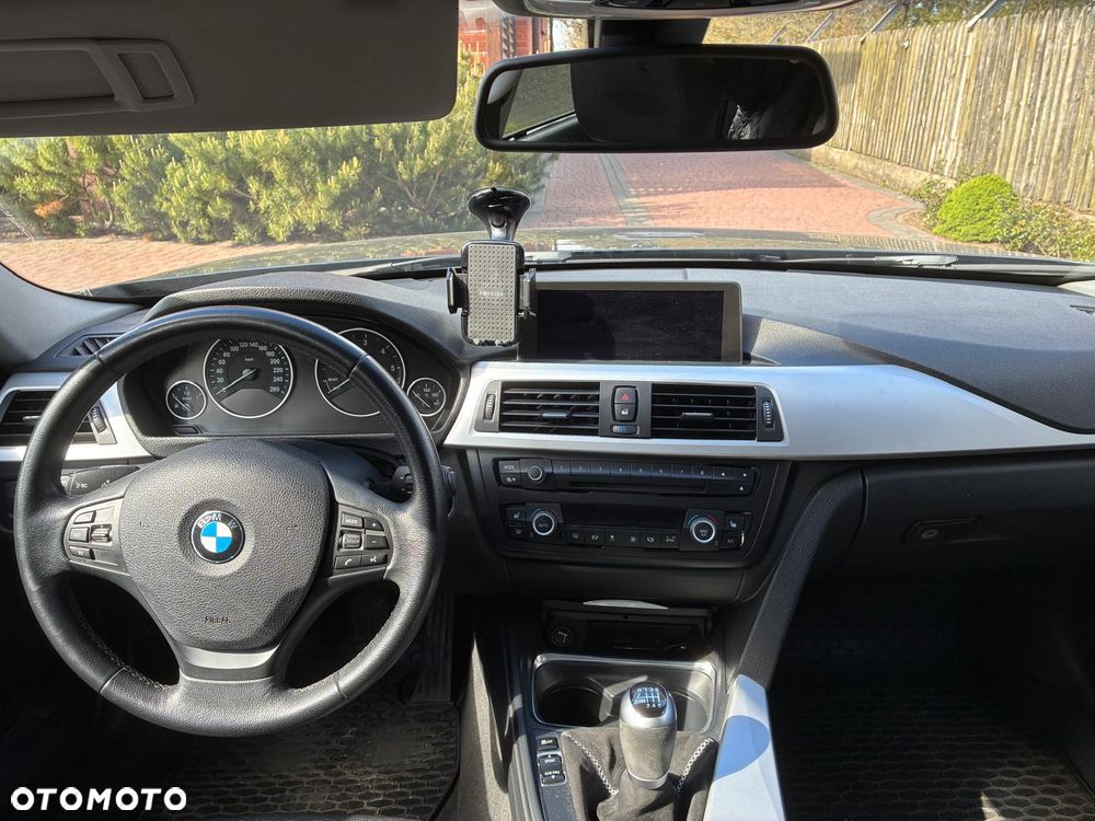 BMW Seria 3 318d - 24