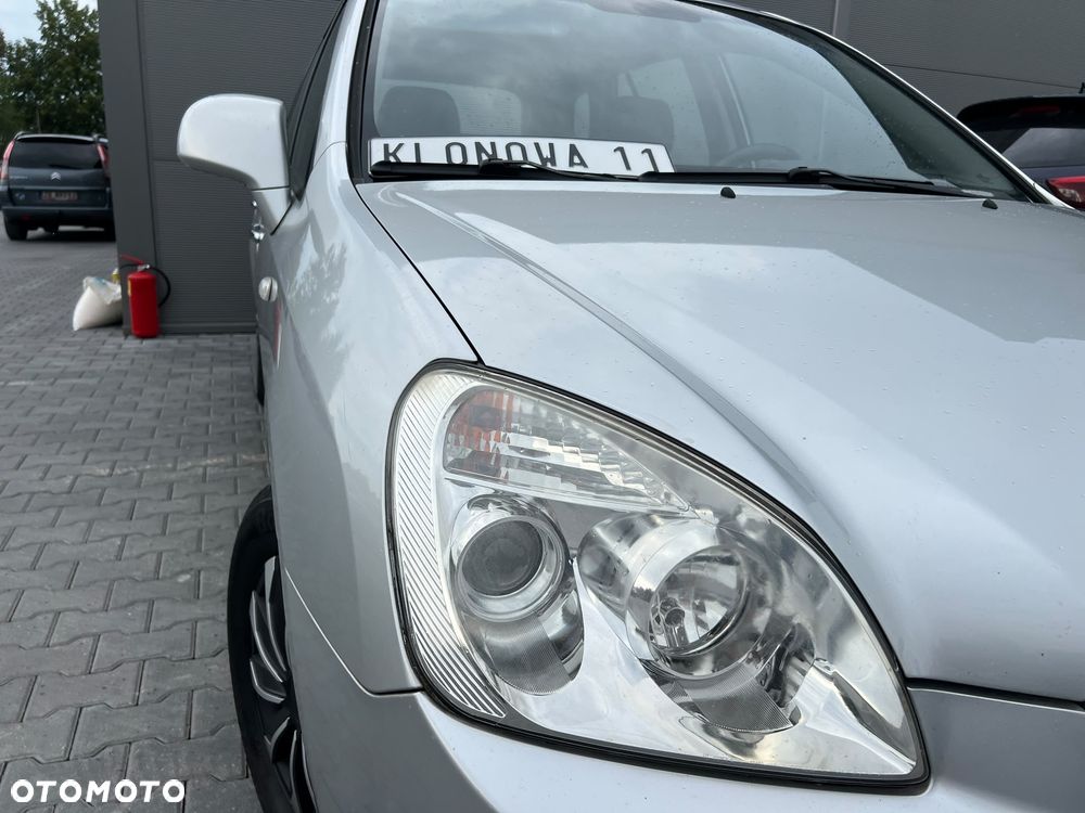 Kia Carens - 4