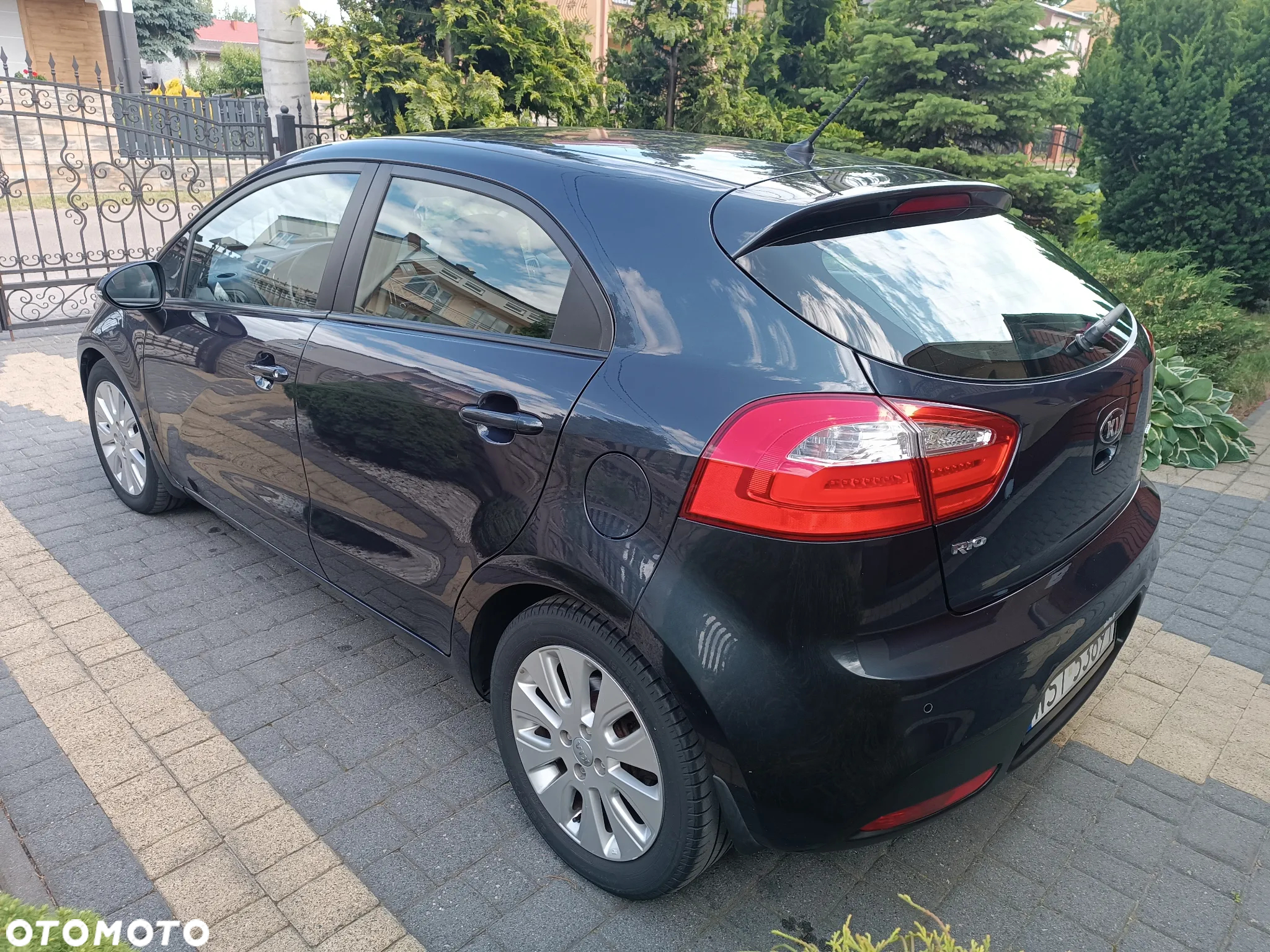 Kia Rio 1.4 L - 6