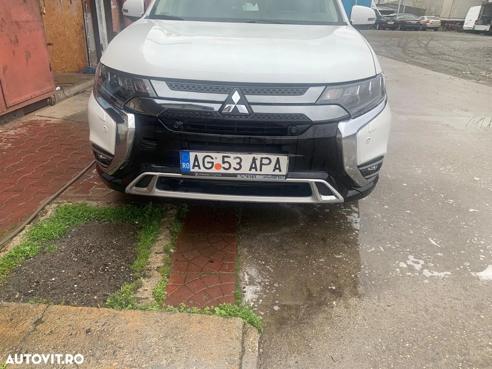 Mitsubishi Outlander - 1