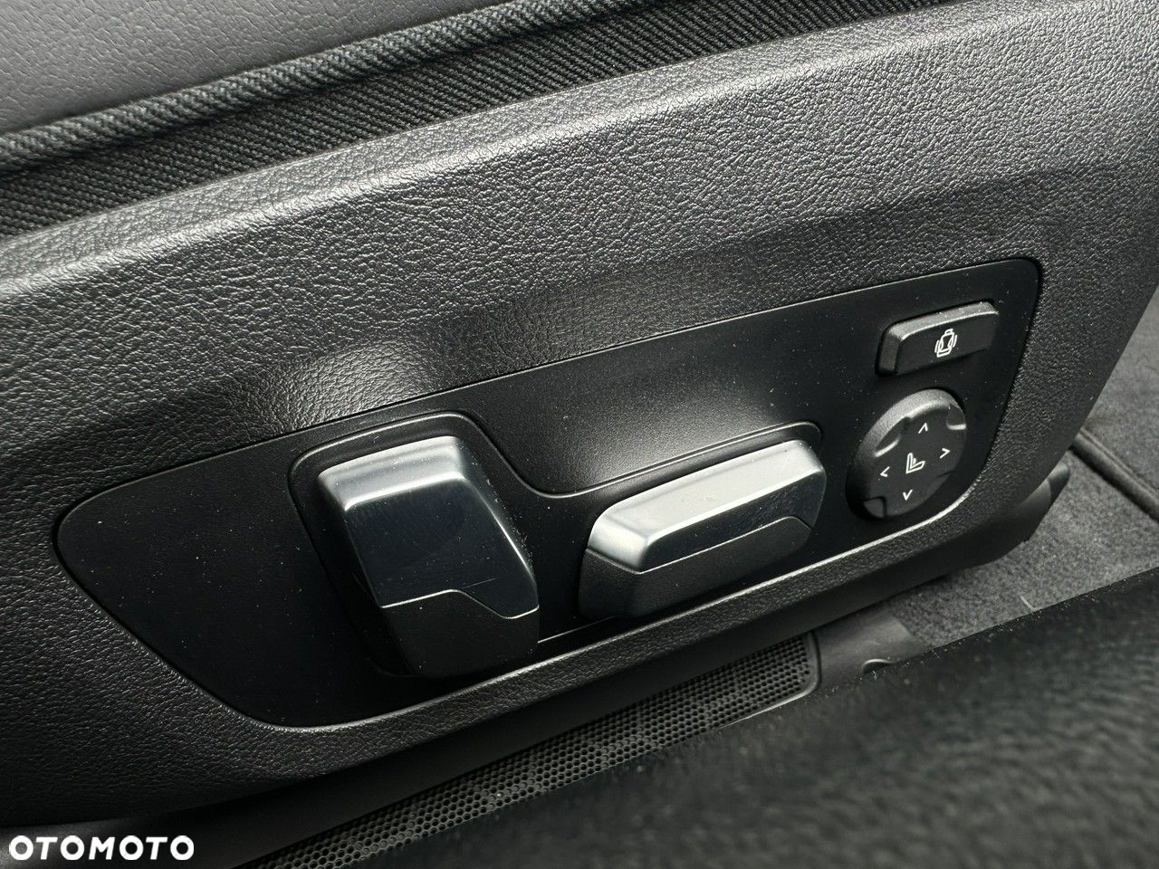 BMW Seria 8 - 23