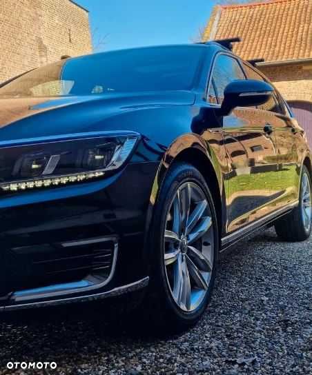 Volkswagen Passat - 1