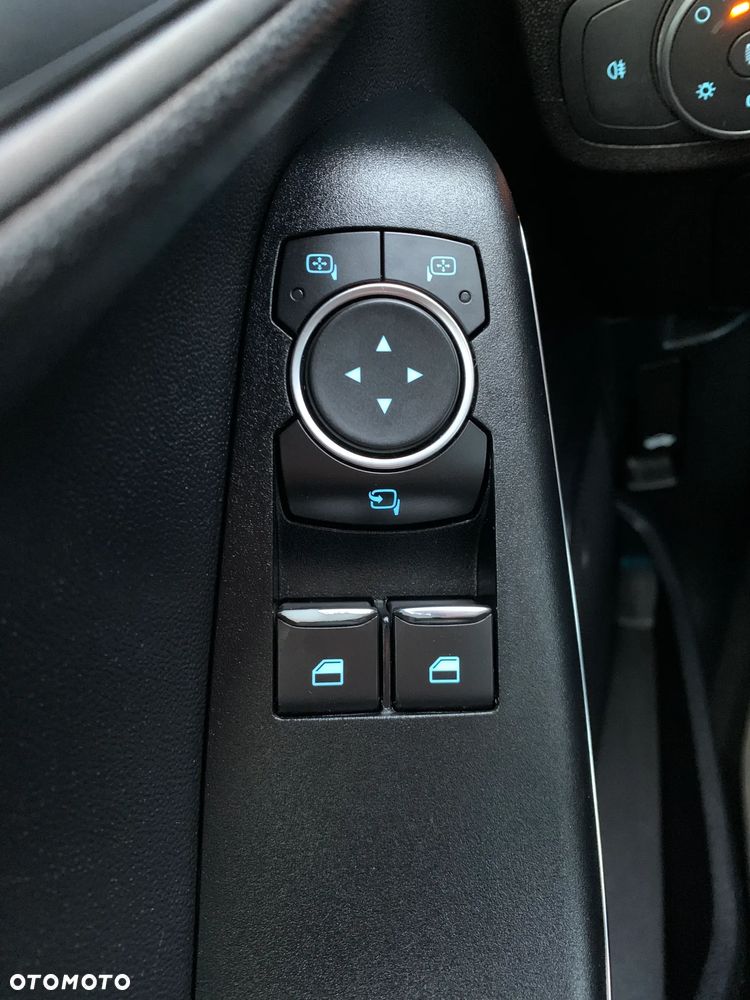 Ford Fiesta 1.0 EcoBoost S&S TITANIUM - 16