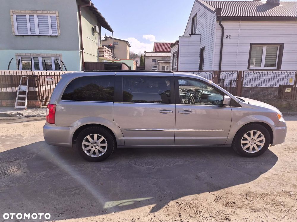 Chrysler Town & Country 3.6 Limited - 12