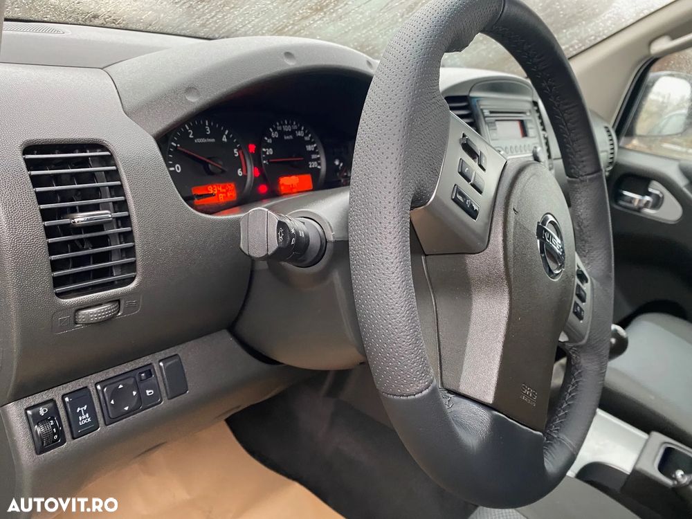 Nissan Navara 2.5 dCi DPF 4X4 Double Cab LE Plus - 5