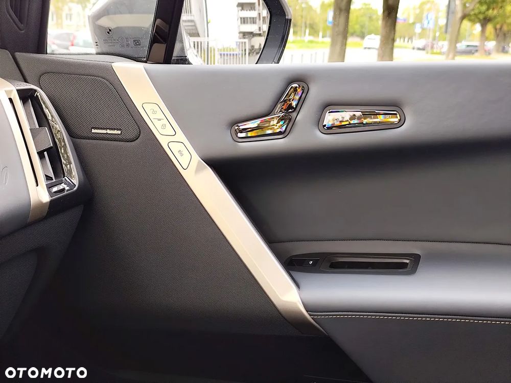 BMW iX xDrive40 76.6kWh Signature - 22