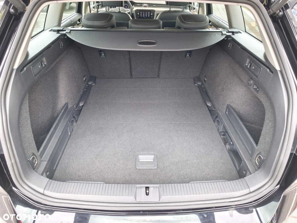 Volkswagen Passat Variant 2.0 TSI Elegance DSG - 11