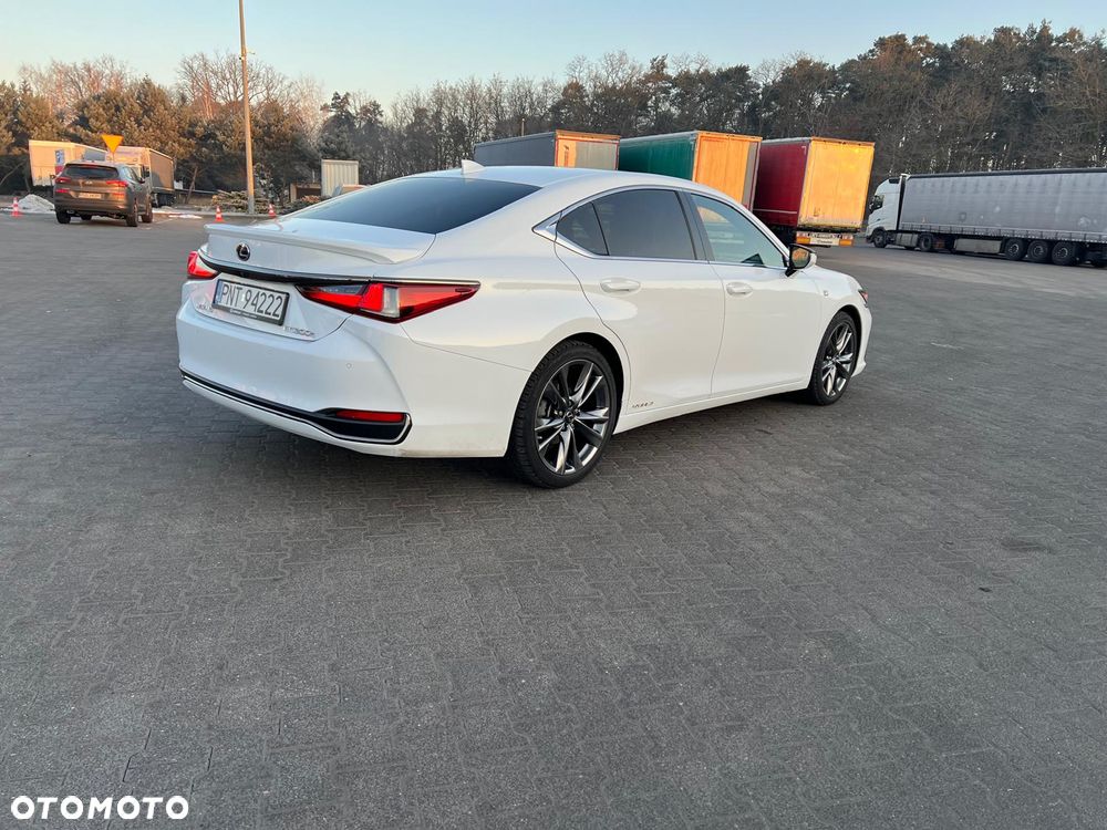 Lexus ES 300h F Sport - 4
