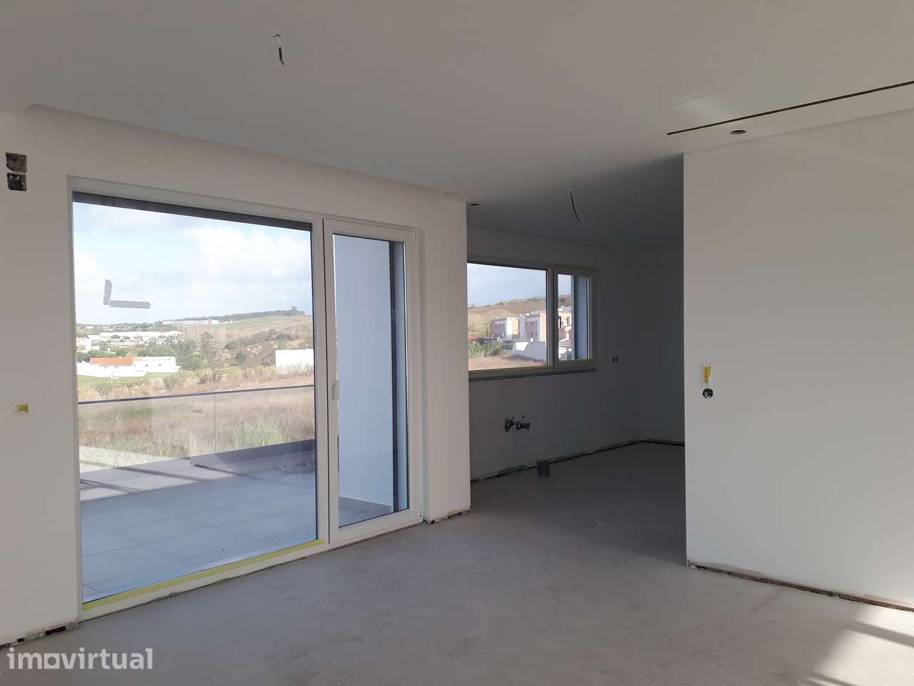 Apartamento T4- Penthouse, no centro da Lourinhã com garagem e terraço - Grande imagem: 5/9