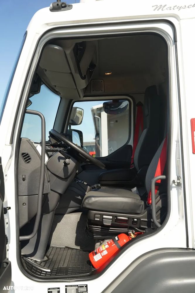 Renault / D 280 / CAMION FRIGORIFIC - 6,7 M / THERMO KING ES-600 MAX / 500 ORE DE FUNCȚIONARE MOTOR / + PLATFORMĂ HIDRAULICĂ PALFINGER - 2.000 KG / UTILIZARE REDUSĂ / - 24