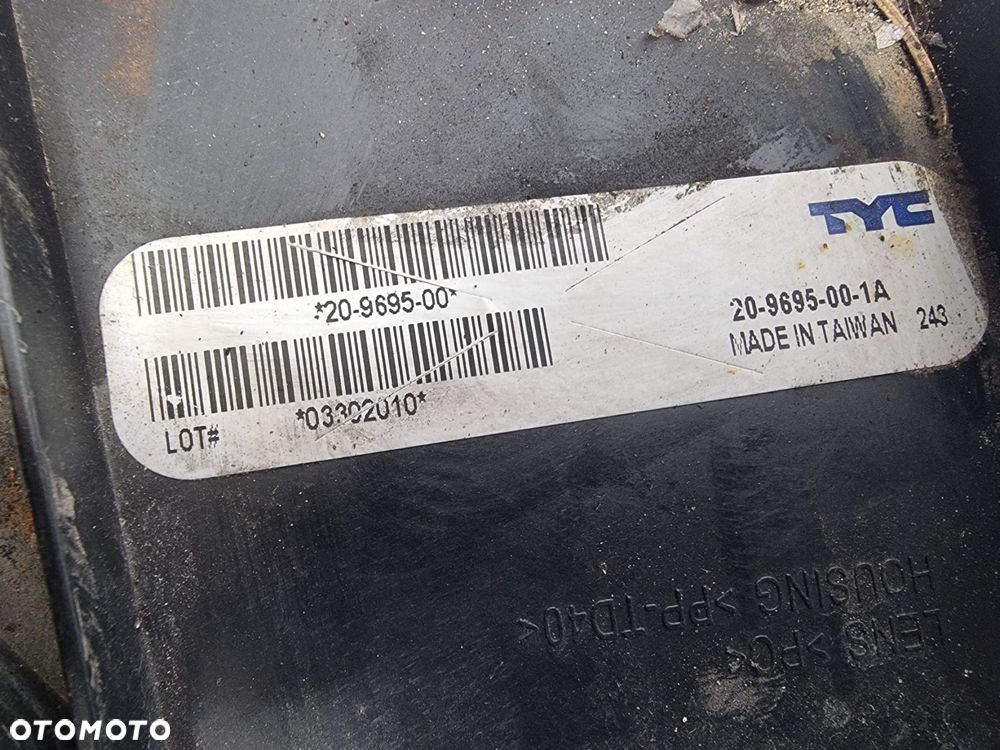 LAMPA PRAWA PRZÓD DODGE CHARGER TYC - 8