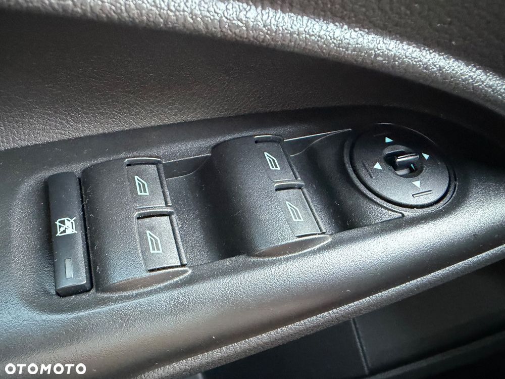 Ford Tourneo Connect 1.5 TDCi Start-Stop Titanium - 19