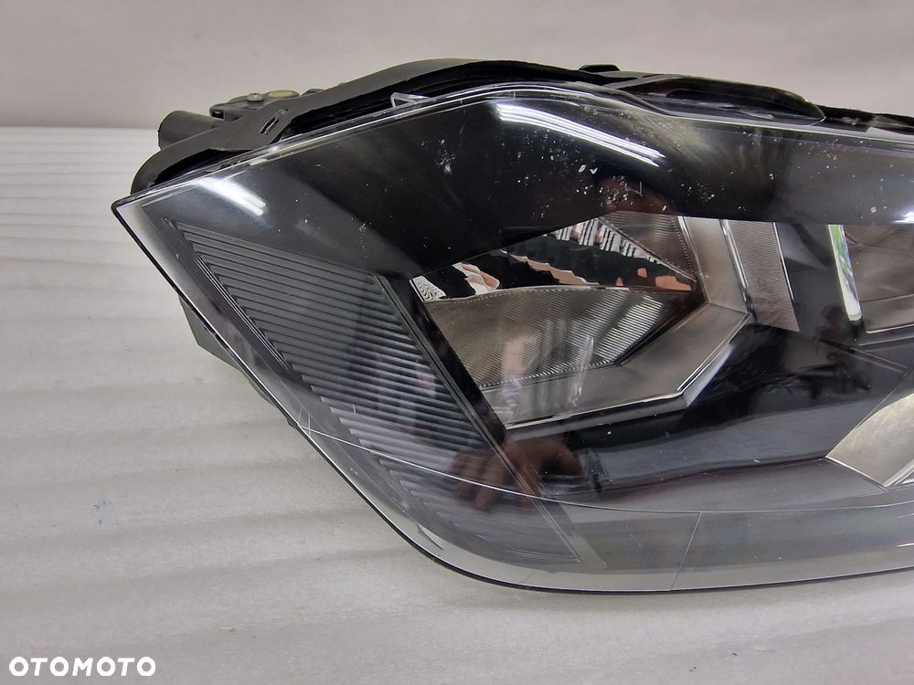 VW POLO 2G VI 17- PRAWA LAMPA PRZEDNIA PRZÓD , NR 2G1941006 , NR AUKCJI LL616 - 2