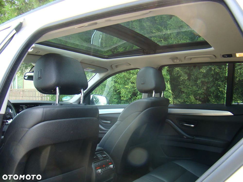 BMW Seria 5 520d - 32
