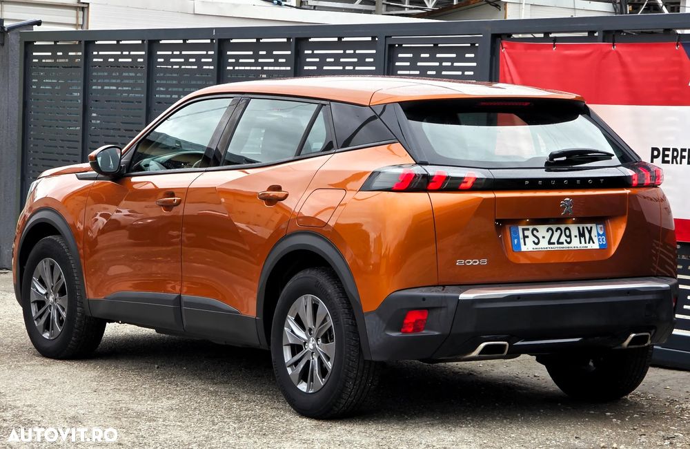 Peugeot 2008 1.2 L PureTech STT EAT8 Allure - 4