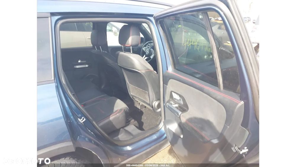 Mercedes-Benz GLB 250 8G-DCT AMG Line - 12