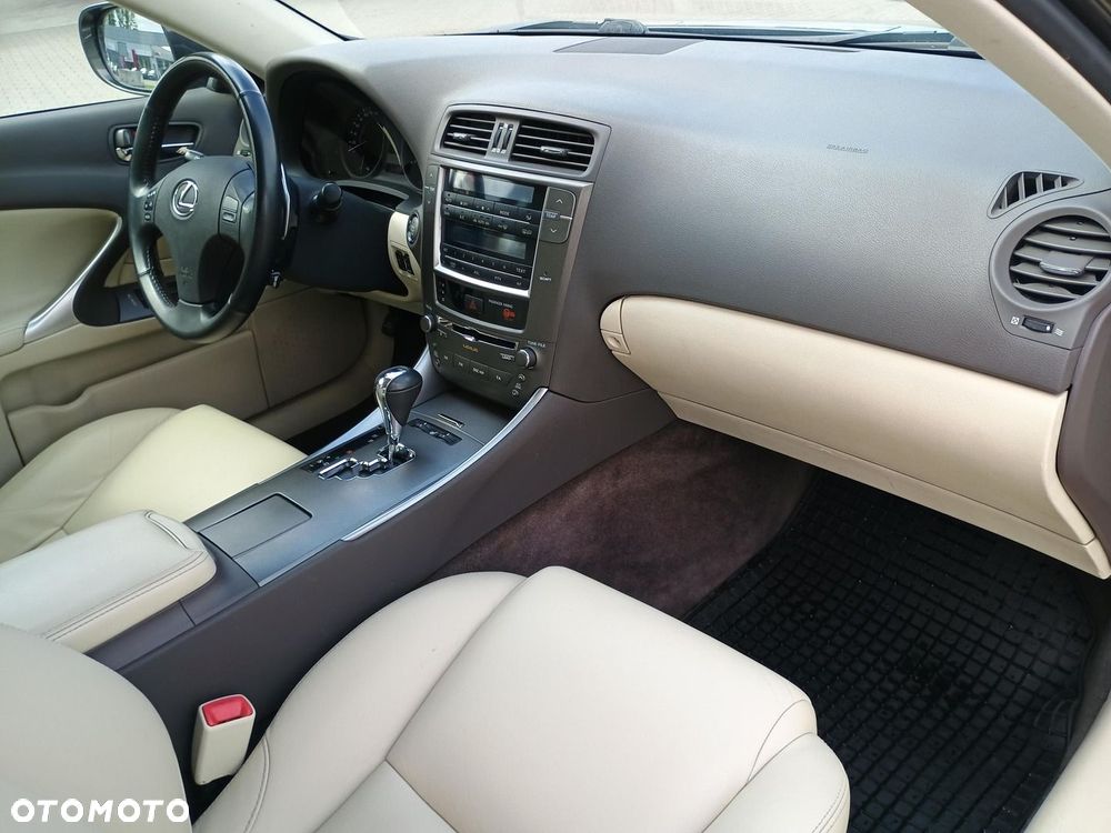 Lexus IS - 11
