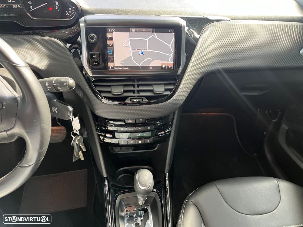 Peugeot 2008 1.2 PureTech Allure EAT6 - 13