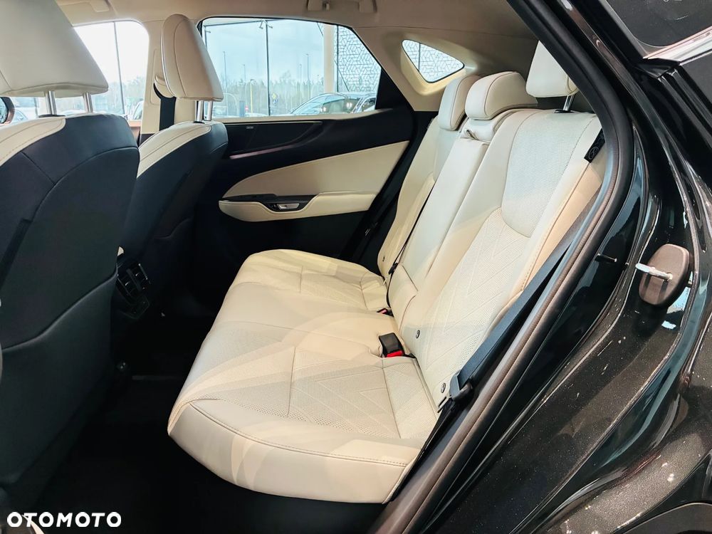 Lexus NX 350h Omotenashi AWD - 12