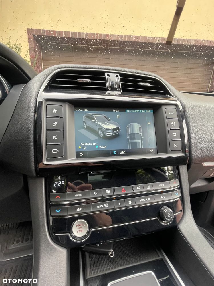 Jaguar F-Pace 30t AWD Portfolio - 19
