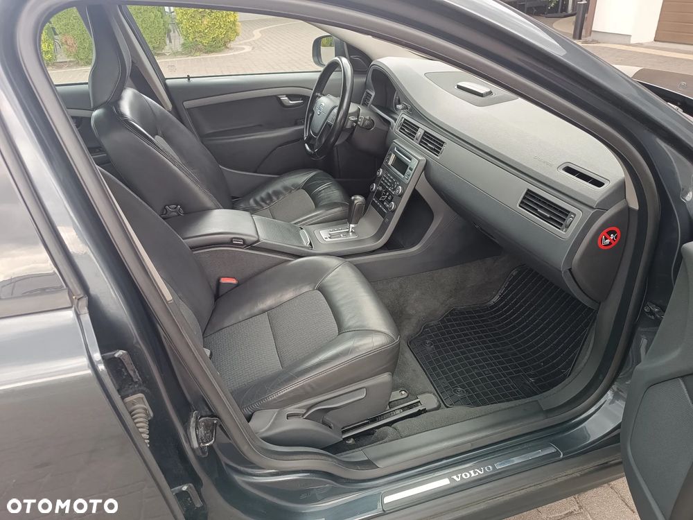 Volvo V70 2.4D Momentum - 30