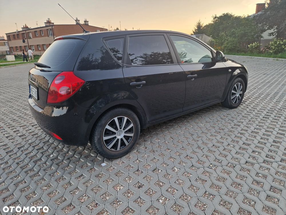 Kia Ceed - 4