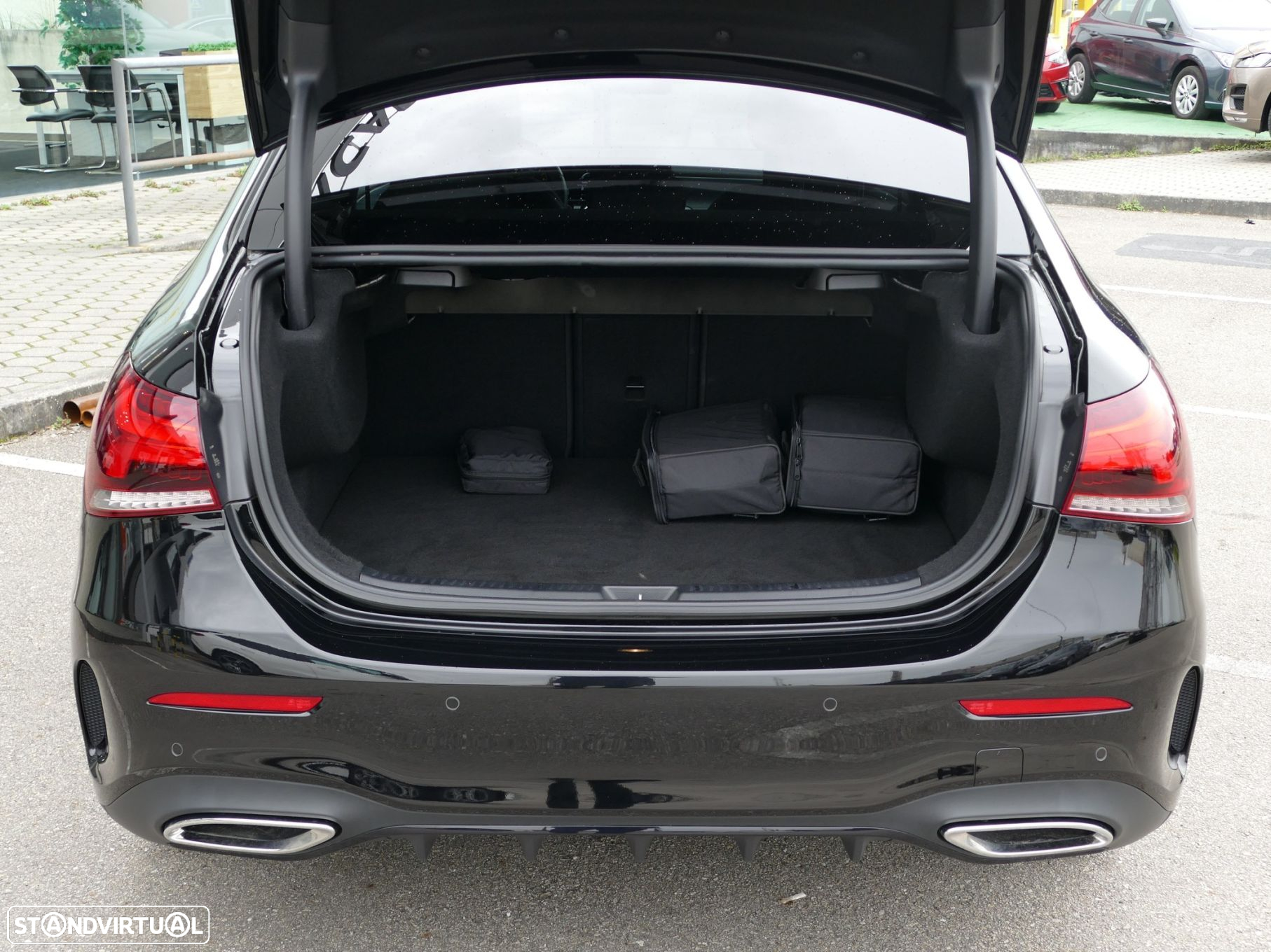 Mercedes-Benz A 250 Limousine e AMG Line - 9