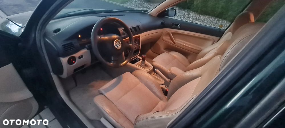 Volkswagen Passat 1.9 TDI Highline - 11