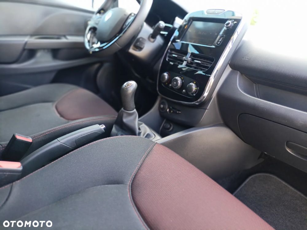 Renault Clio 1.2 16V 75 Life - 11