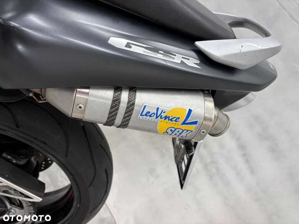 Suzuki GSR - 12