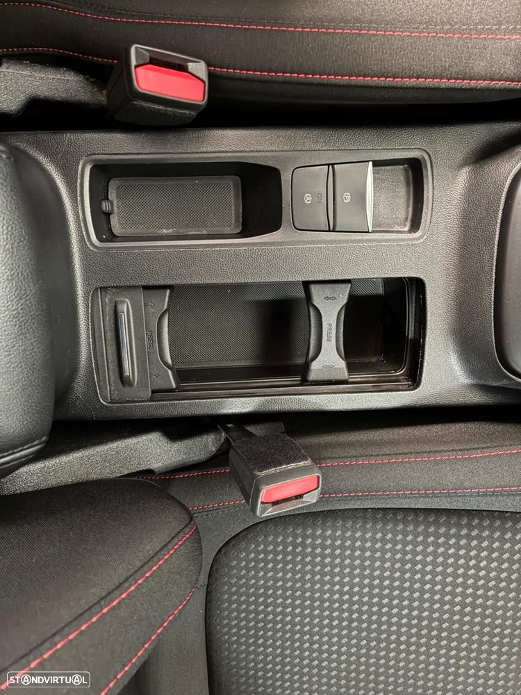 Ford Focus 1.0 EcoBoost MHEV ST-Line X - 28