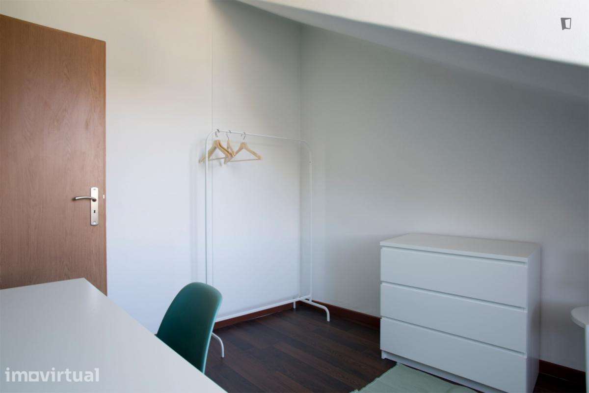 Quarto - localizado em Alcântara Lisbon - Grande imagem: 4/11