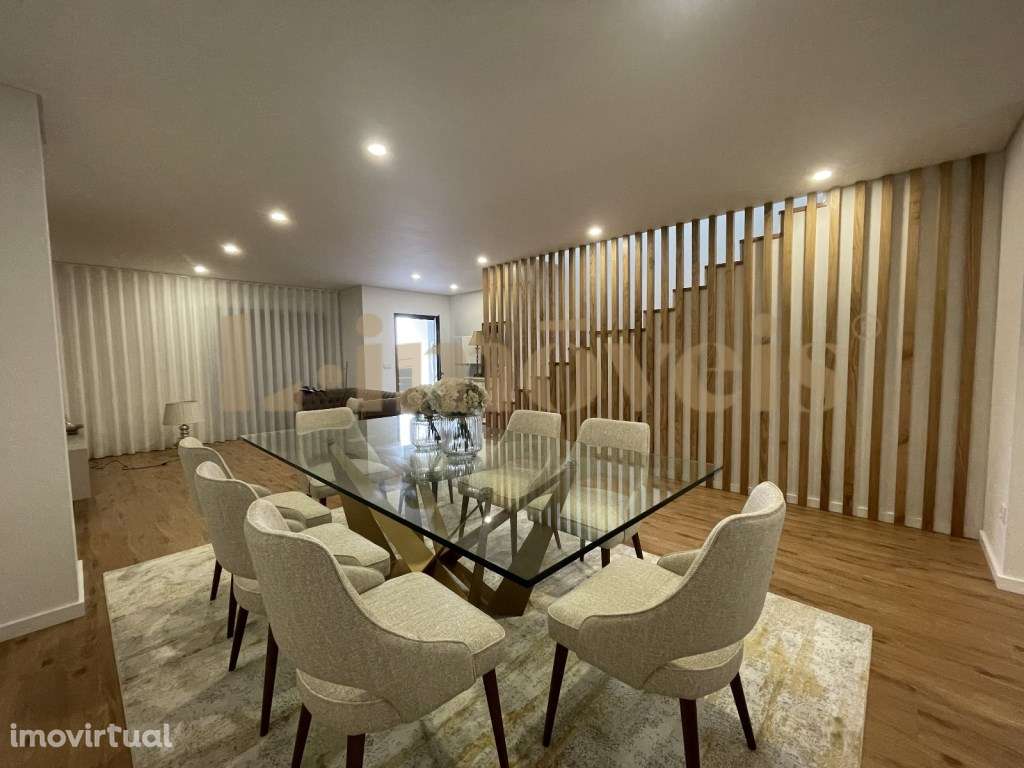 MORADIA T3, NOVA COM PISCINA, EM SANFINS DE FERREIRA - Grande imagem: 3/8