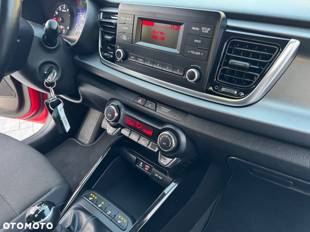 Kia Rio 1.2 Dream Team Edition - 32
