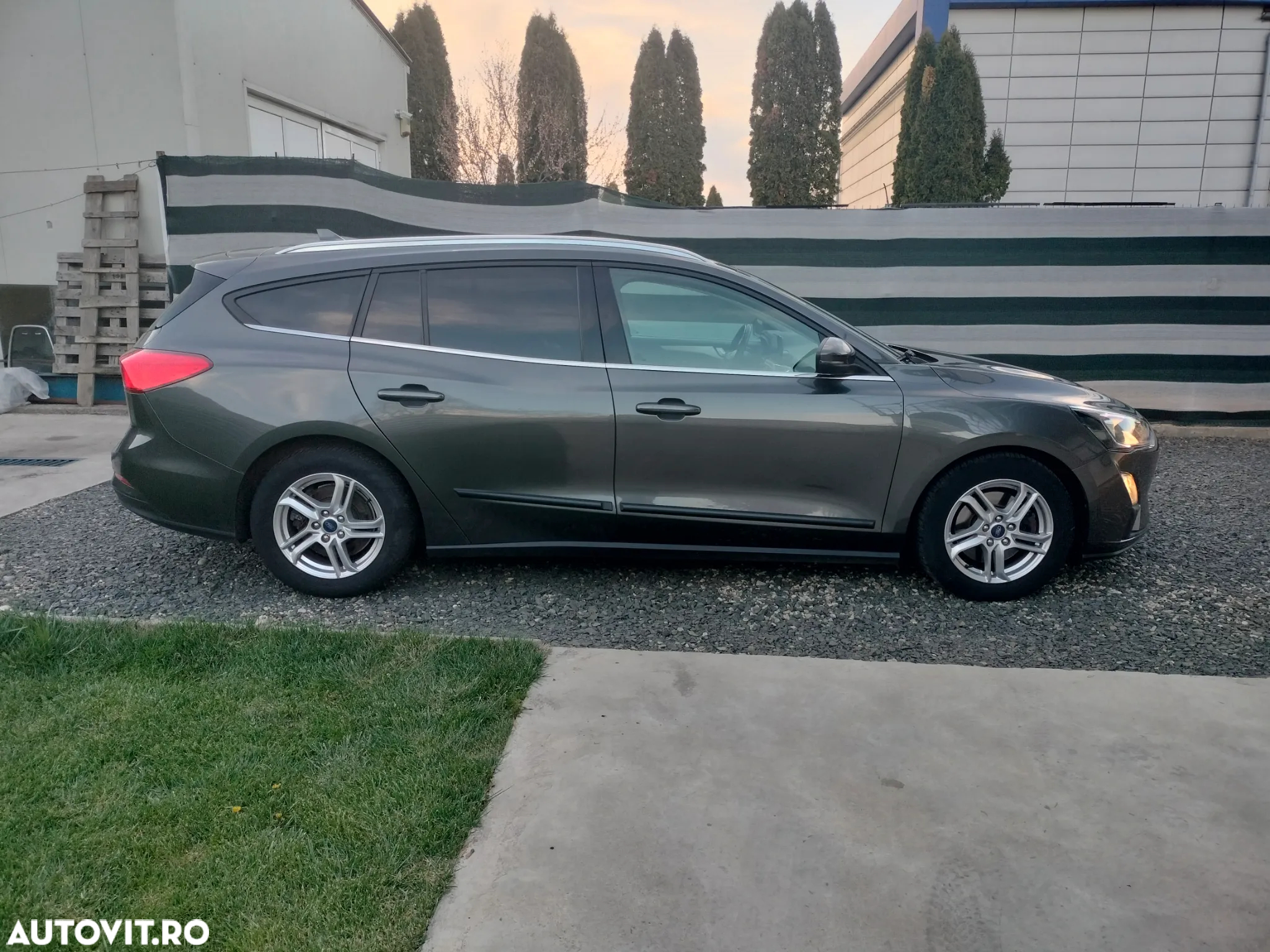 Ford Focus - 25