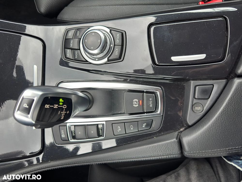 BMW Seria 5 525d xDrive AT - 28