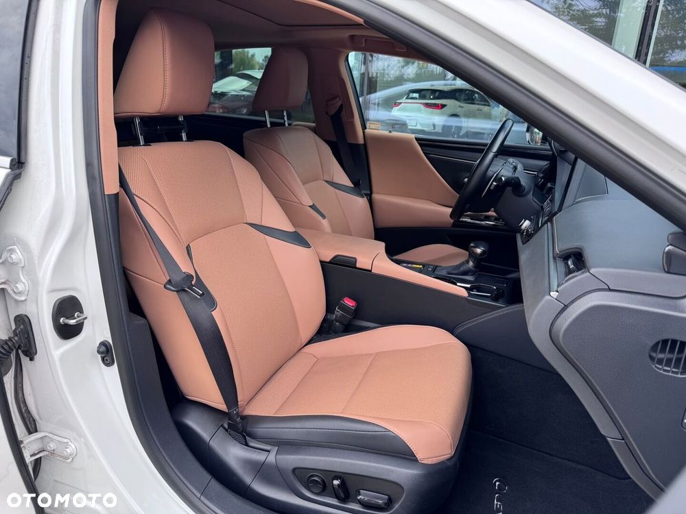 Lexus ES - 26