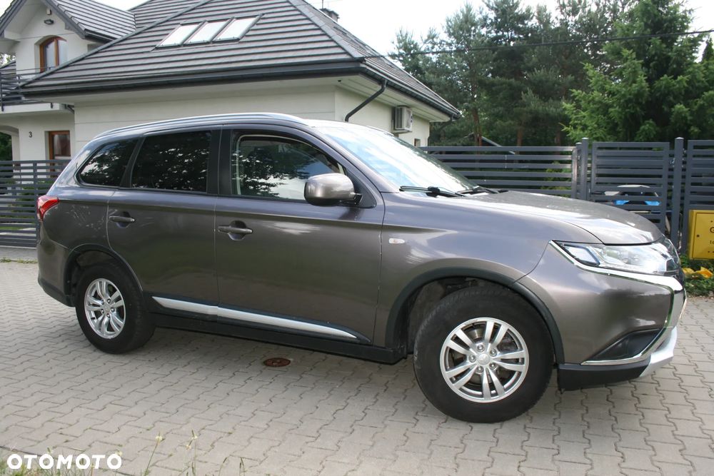 Mitsubishi Outlander 2.0 Invite + 2WD - 4