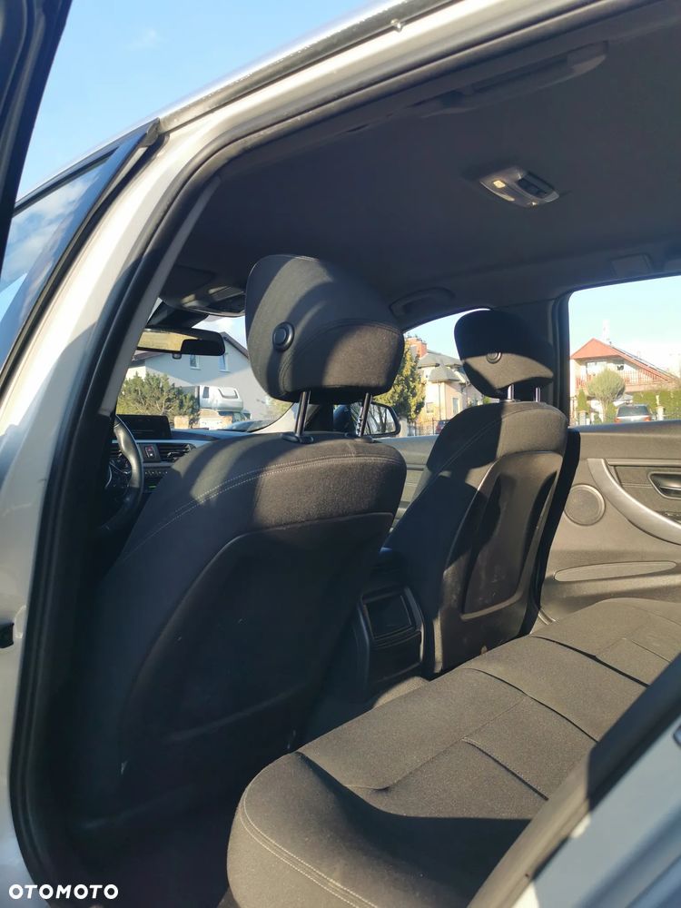 BMW Seria 3 320d xDrive - 10