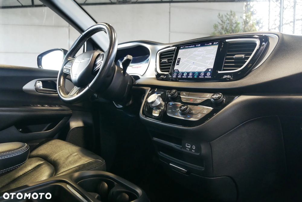 Chrysler Pacifica - 26