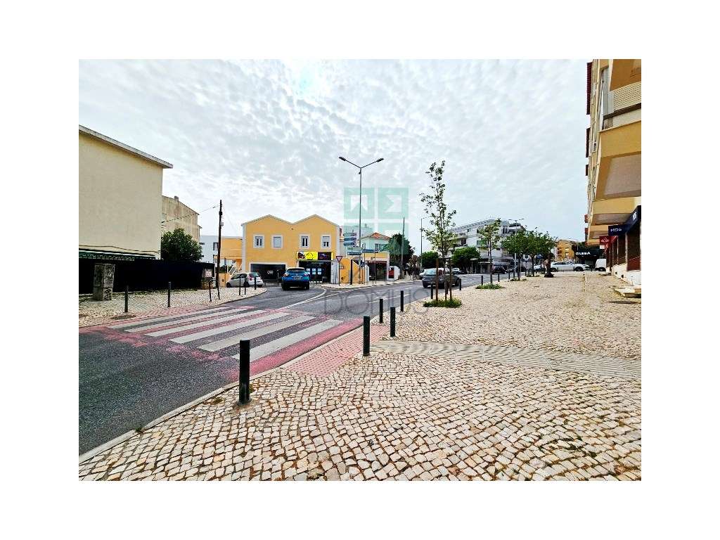 Loja com excelente visibilidade, no centro da Parede, Cascais - Grande imagem: 4/23