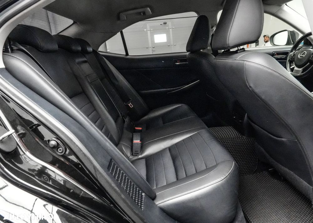 Lexus Seria IS 300h Executive Plus - 17